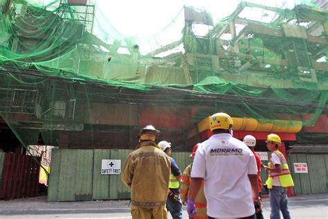 2 workers killed as Sogo building in Manila collapses.